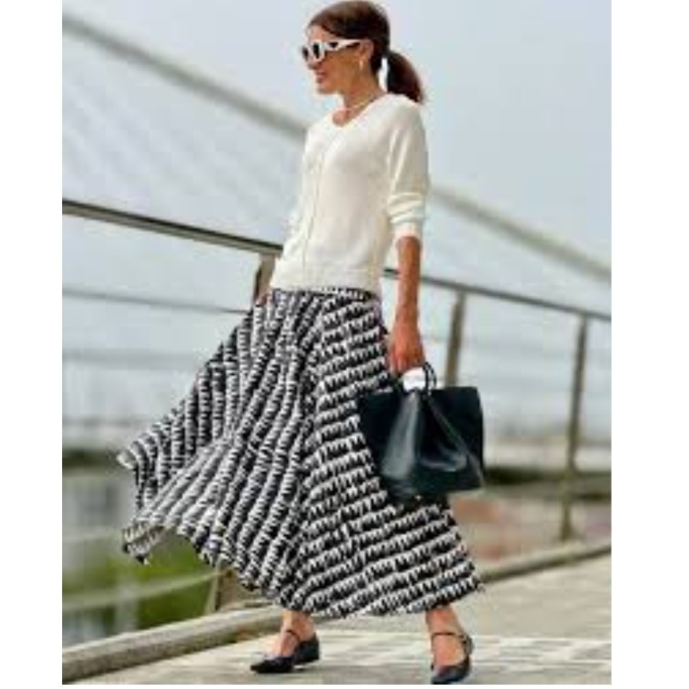 Zara Skirt Size Large Black White Graffiti Hearts Midi‎ Swing Cotton A-Line Full